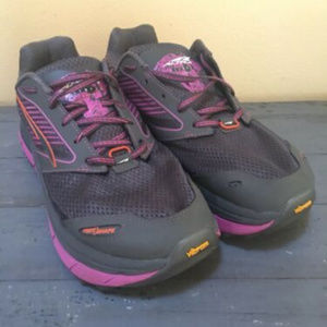 Altra Olympus 2.5 Trail Running Shoes Gaiter Trap